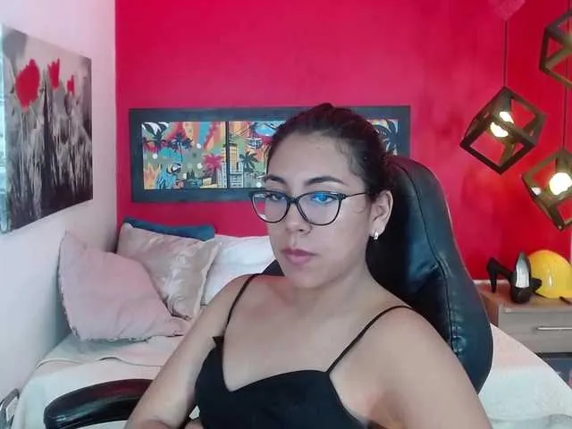 Live sex webcam photo for EmylyEvans #273830635