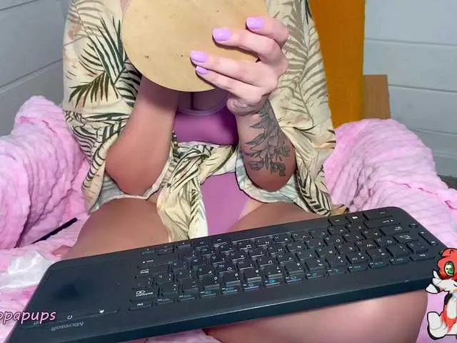 Live sex webcam photo for Ena101 #290667260