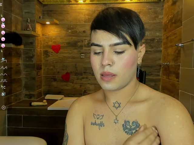 Live sex webcam photo for EnchantedSyd #277173708