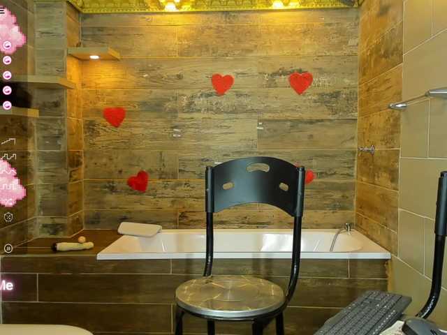 Live sex webcam photo for EnchantedSyd #277230448