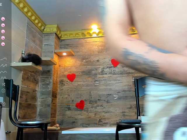 Live sex webcam photo for EnchantedSyd #277286008