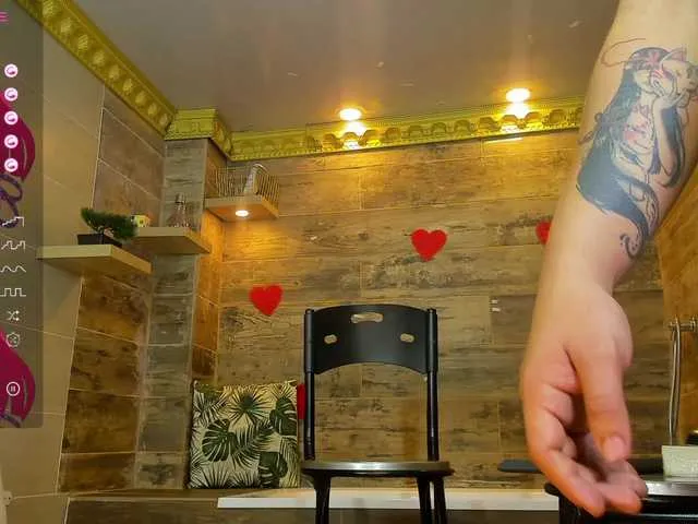 Live sex webcam photo for EnchantedSyd #288117459