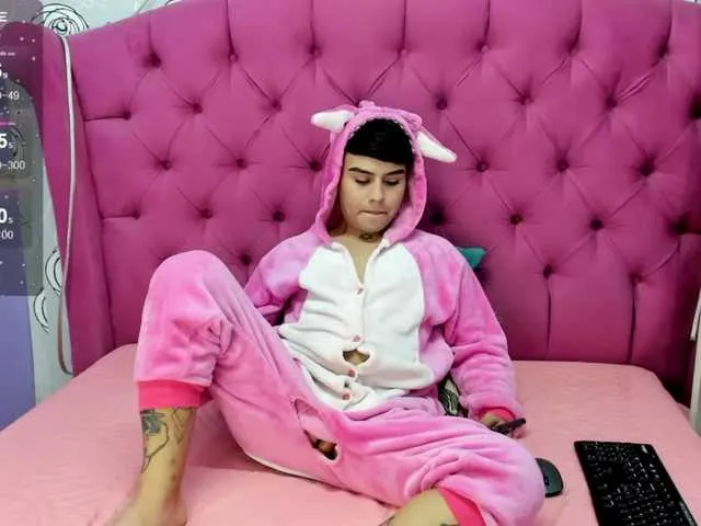 Live sex webcam photo for EnchantedSyd #289322620