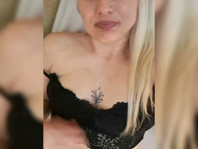 Live sex webcam photo for Enni1 #293140983