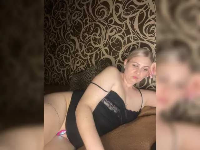 Live sex webcam photo for Enni1 #293582938