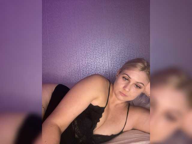 Live sex webcam photo for Enni1 #294178327