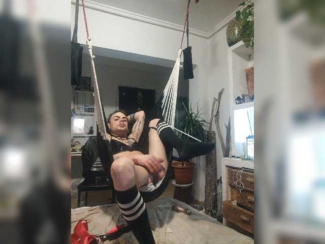 Live sex webcam photo for EnricoGiovanni #277533279