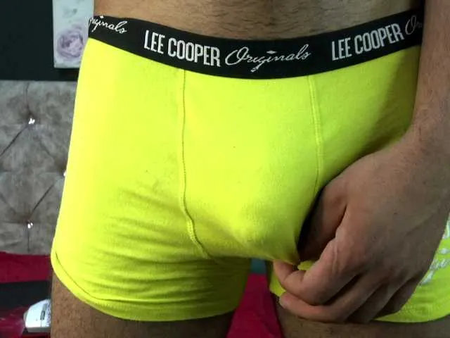 Live sex webcam photo for EnzoKnox #294088561