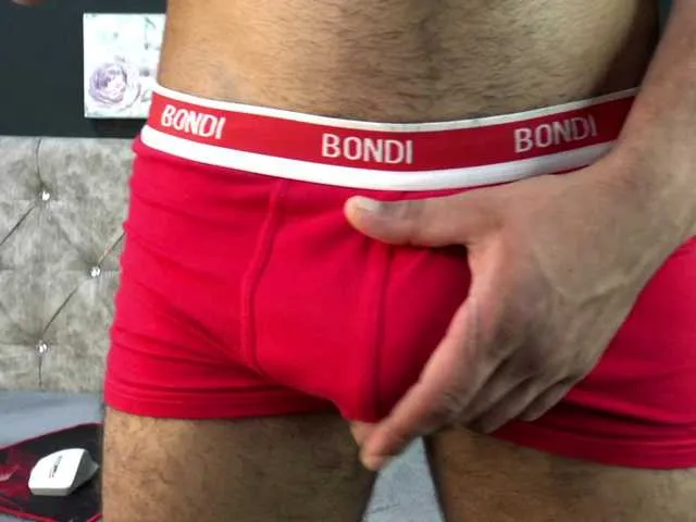 Live sex webcam photo for EnzoKnox #294132720