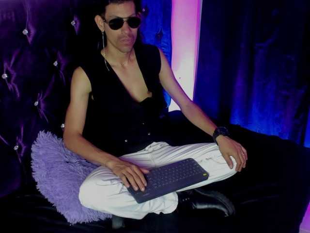 Live sex webcam photo for Eren-and-adrew #276487940