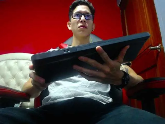 Live sex webcam photo for Eric-Boss- #276057337