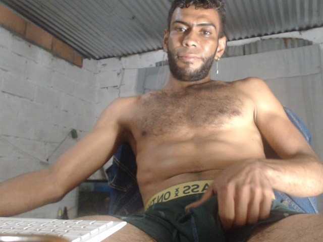 Live sex webcam photo for ErickBetlan #275566019