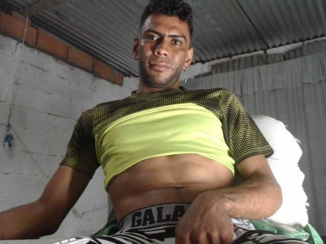 Live sex webcam photo for ErickBetlan #275603391