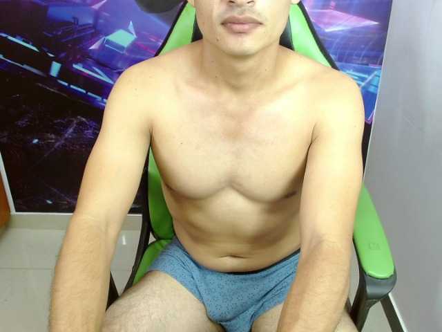 Live sex webcam photo for ErickClover #276395244