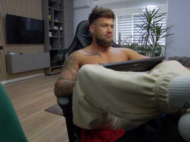 Live sex webcam photo for ErikHunk #277997544