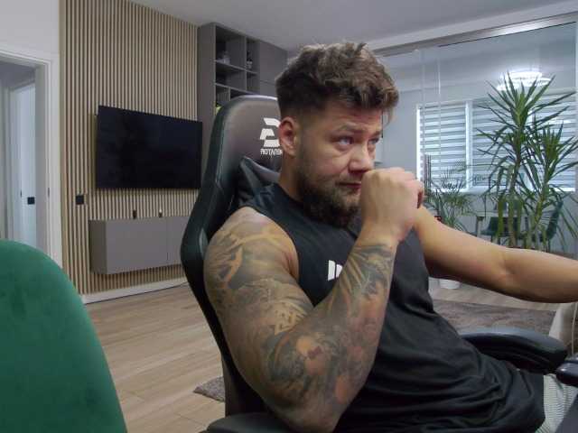 Live sex webcam photo for ErikHunk #278023064