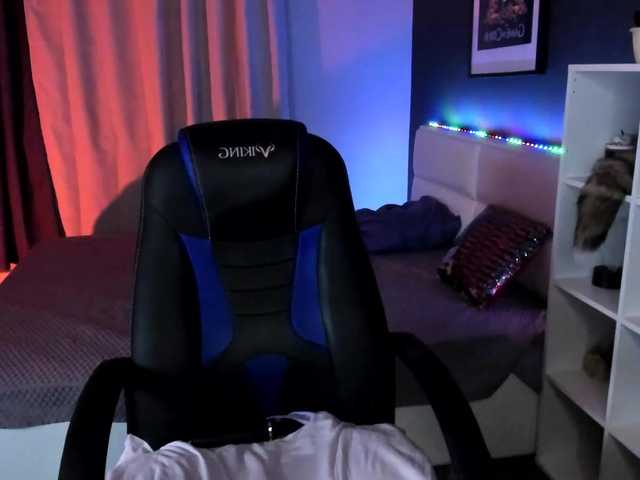 Live sex webcam photo for Erika-Foxy #271690056
