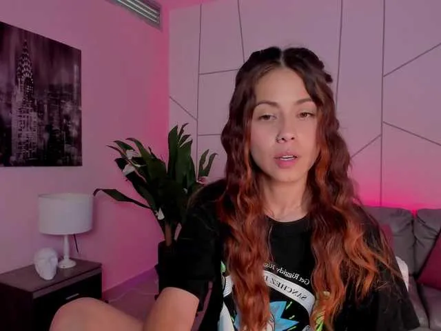 Live sex webcam photo for ErikaBenz #272383412
