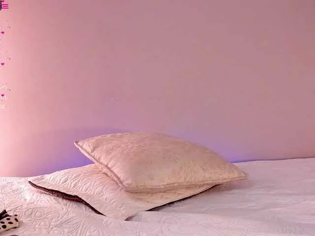 Live sex webcam photo for ErikaBenz #275653440
