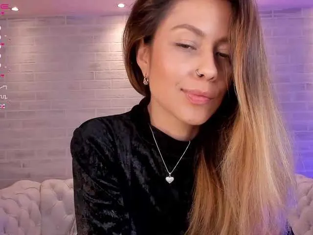 Live sex webcam photo for ErikaBenz #276059962