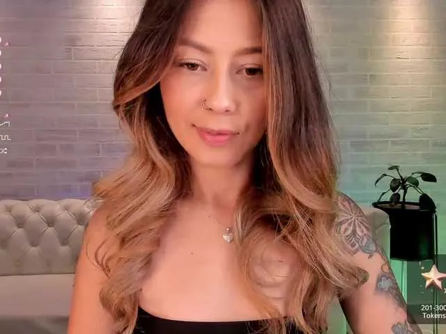 Live sex webcam photo for ErikaBenz #276087866