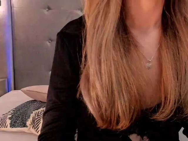 Live sex webcam photo for ErikaBenz #276114466