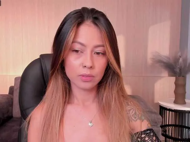Live sex webcam photo for ErikaBenz #276276313