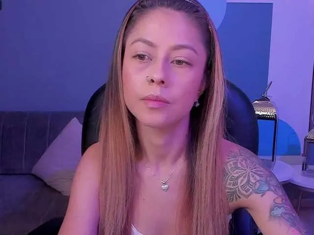 Live sex webcam photo for ErikaBenz #276390763