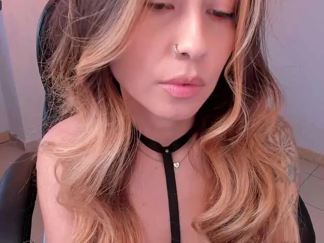 Live sex webcam photo for ErikaBenz #276441745