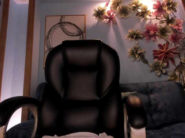Live sex webcam photo for ErikaBenz #276702282