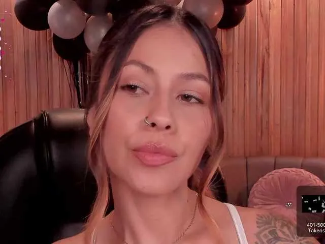 Live sex webcam photo for ErikaBenz #276796818