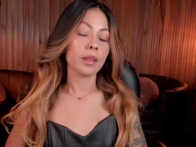 Live sex webcam photo for ErikaBenz #276837727