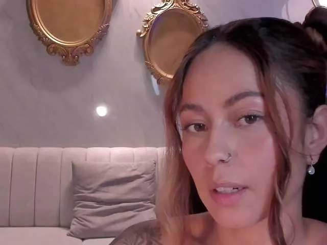 Live sex webcam photo for ErikaBenz #278186706