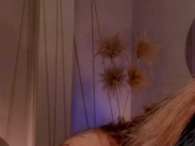 Live sex webcam photo for ErikaBenz #291030364