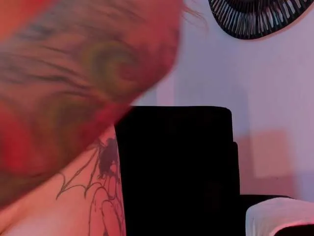 Live sex webcam photo for ErikaBenz #291072115