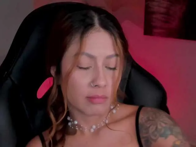 Live sex webcam photo for ErikaBenz #291214934