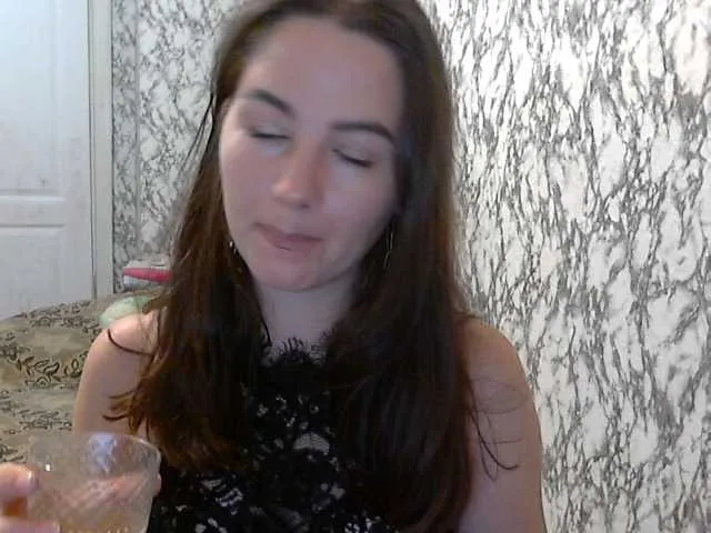 Live sex webcam photo for ErikaCharm #275970233