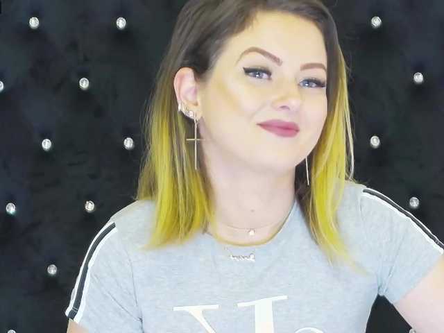 Live sex webcam photo for ErikaEnder #273261398