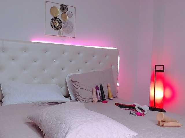 Live sex webcam photo for ErikaYSamuel #271825125