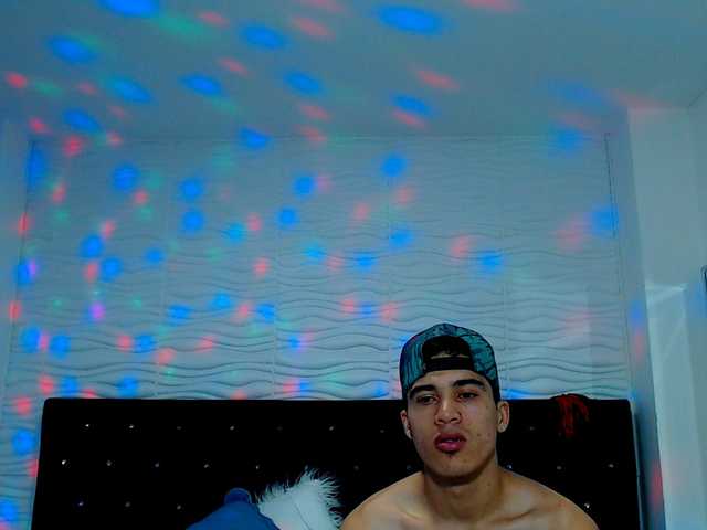 Live sex webcam photo for ErikaYSamuel #273114310