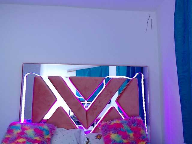 Live sex webcam photo for ErikaYSamuel #275203670