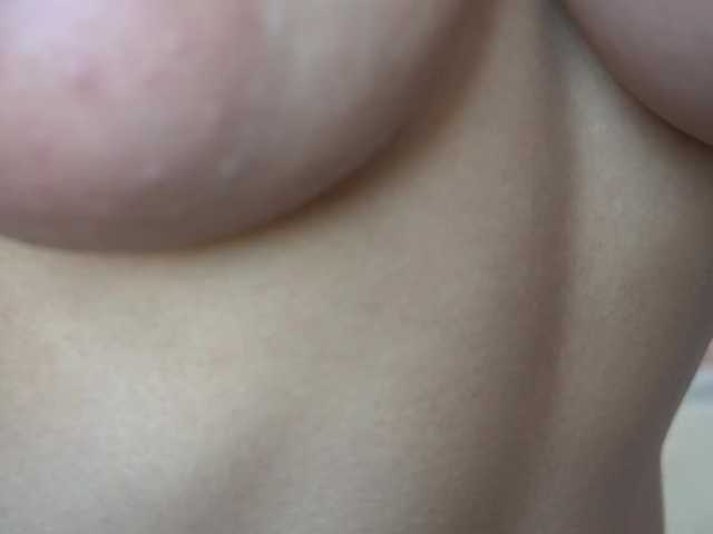 Live sex webcam photo for Erikabee #273874343