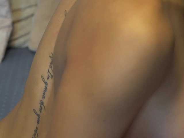 Live sex webcam photo for Erikabee #276633595