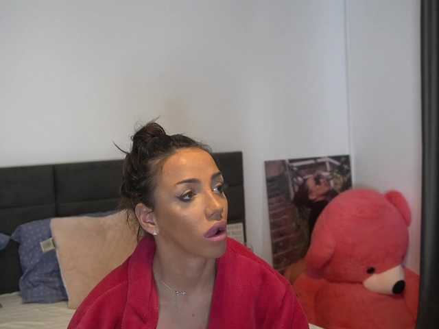 Live sex webcam photo for Erikabee #277309557