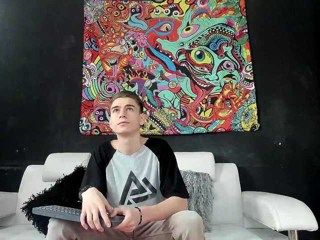 Live sex webcam photo for ErosMiller #273380751