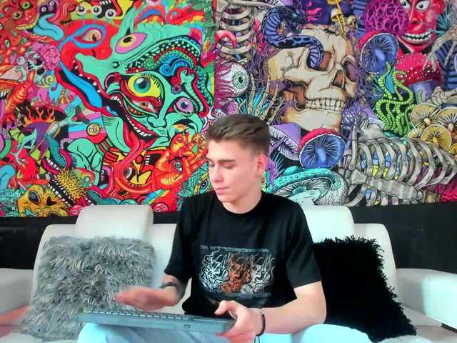 Live sex webcam photo for ErosMiller #273732703