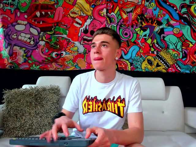 Live sex webcam photo for ErosMiller #274617461