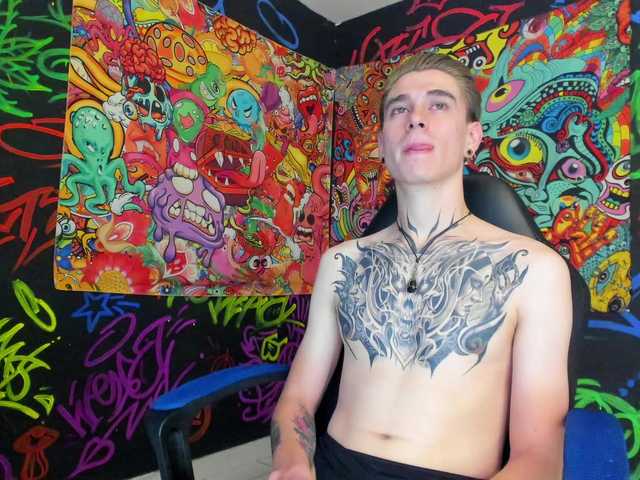 Live sex webcam photo for ErosMiller #276434193
