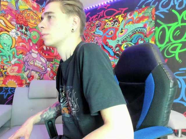 Live sex webcam photo for ErosMiller #276600357