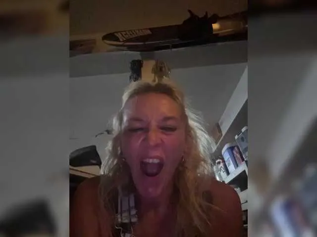 Live sex webcam photo for Esagee #291614493